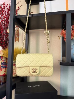 [샤넬] 클래식 뉴미니 레더 체인 골든볼 램스킨 AS1787