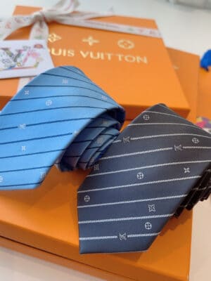 [루이비통] 모노그램 스트라이프 넥타이 (2 COLORS)