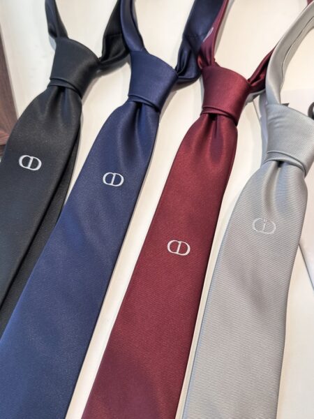 [디올] CD 아이콘 넥타이 (4 COLORS)