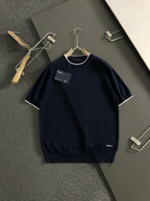 [프라다] 남성 자수 로고 배색 반팔 티셔츠