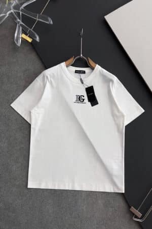 [돌체앤가바나] 블랙 DG 로고 자수 티셔츠 (2 COLORS)