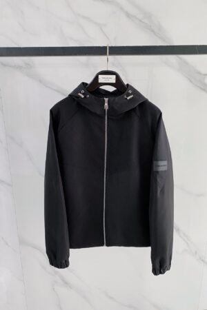 [루이비통] 그래픽 V 후드 윈드브레이커