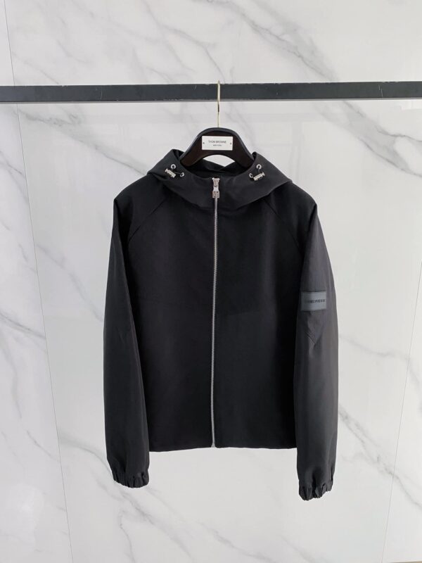 [루이비통] 그래픽 V 후드 윈드브레이커