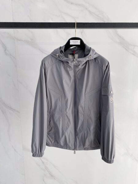 [몽클레어] 남성 V-패널 로고 후드 자켓 (2 COLORS)