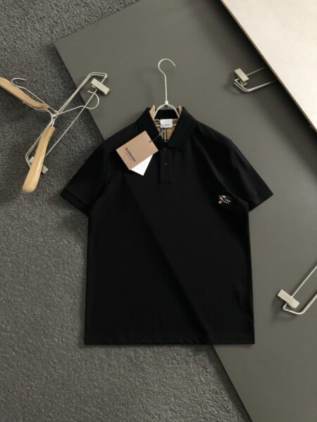 [버버리] 모노그램 모티프 피케 폴로 셔츠 (2 COLORS)