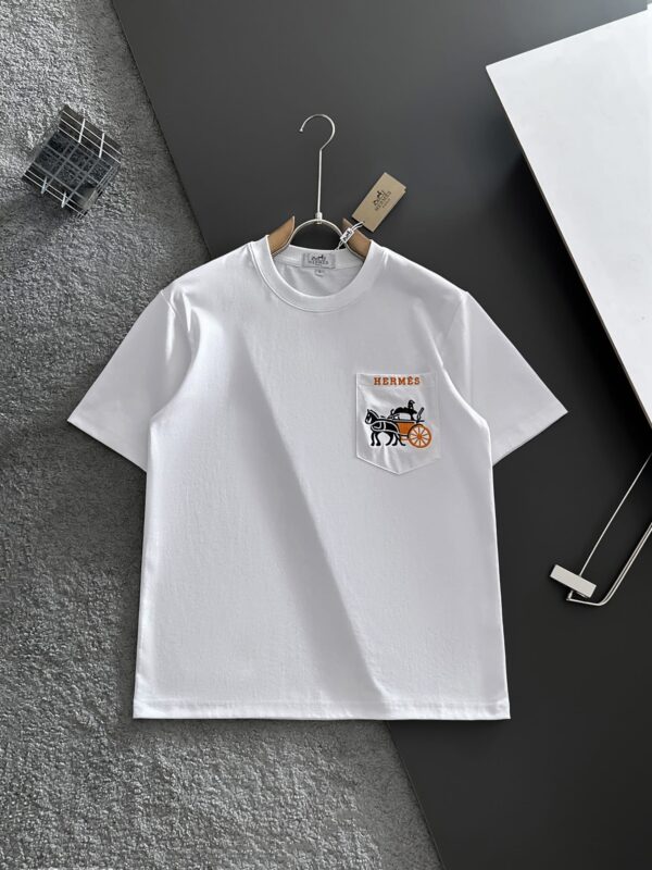 [에르메스] 포켓 자수 로고 반팔 티셔츠 (2 COLORS)