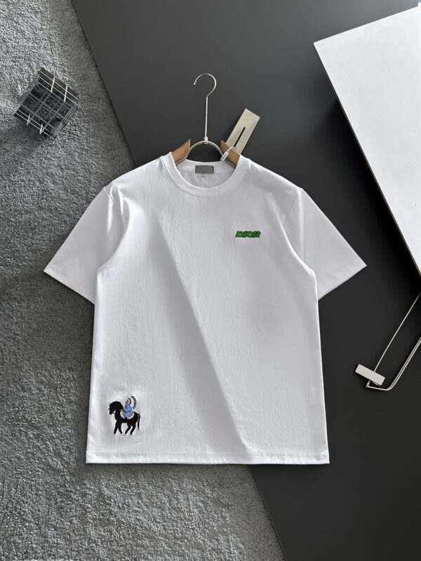 [디올] 로고 프린트 및 자수 패치 반팔 티셔츠 (2 COLORS)