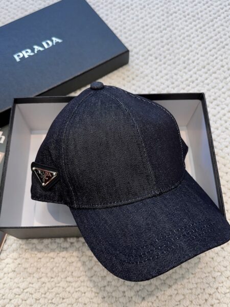 [프라다] 데님 소재 삼각 로고 베이스볼 캡