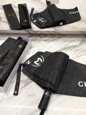 [샤넬] 화이트 로고 블랙 자동 양우산