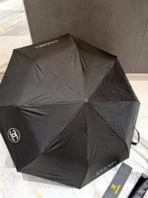 [샤넬] 화이트 로고 블랙 자동 양우산