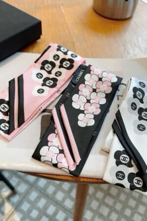 [샤넬] 까멜리아 실크 트윌리 스카프 (3 COLORS)