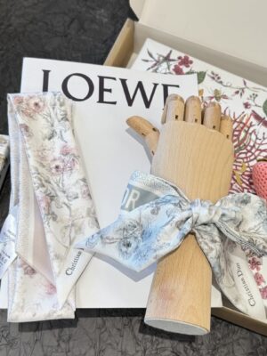 [디올] 플로럴 뚜왈 드 주이 미차 스카프 (2 COLORS)