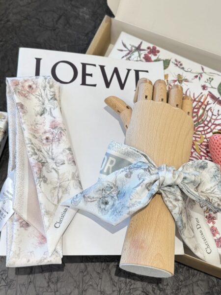 [디올] 플로럴 뚜왈 드 주이 미차 스카프 (2 COLORS)