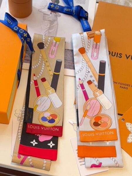 [루이비통] 비 비 마이 밸런타인 방도 스카프 (2 COLORS)