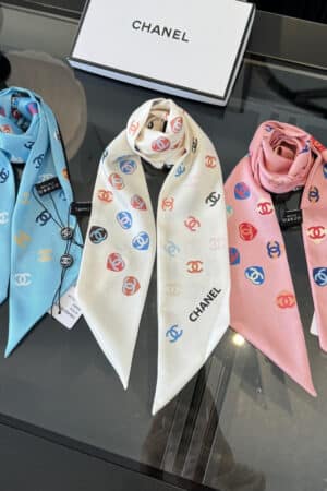 [샤넬] CC 로고 하트 실크 헤어 밴드 스카프 (3 COLORS)