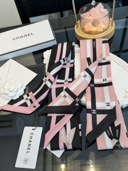 [샤넬] 리본 스트라이프 실크 헤어 밴드 스카프 (2 COLORS)