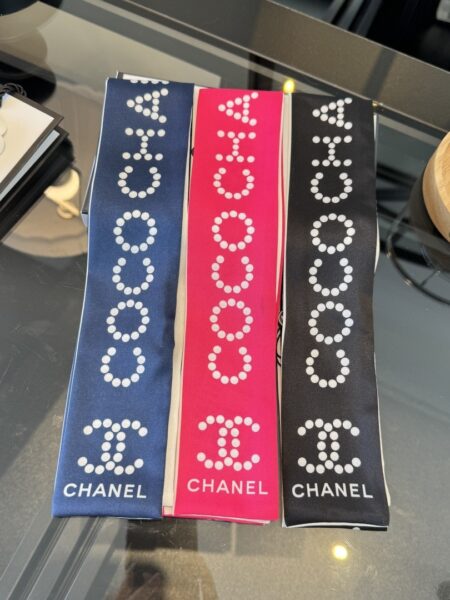 [샤넬] 펄 모티프 슬림 방도 스카프 (3 COLORS)