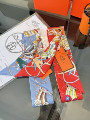 [에르메스] 앙 리베르테 트윌리 스카프 (2 COLORS)