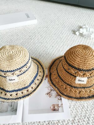 [셀린느] 자수 로고 라피아 버킷 햇 (2 COLORS)