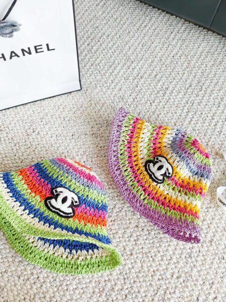 [샤넬] CC 로고 멀티컬러 크로셰 버킷 햇 (2 COLORS)