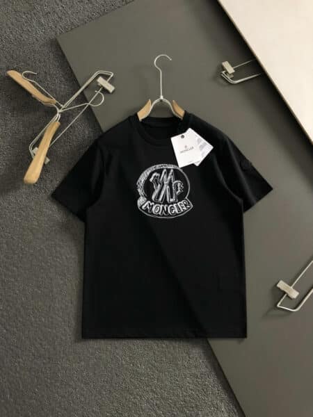 [몽클레어] 스크리블 로고 프린트 티셔츠