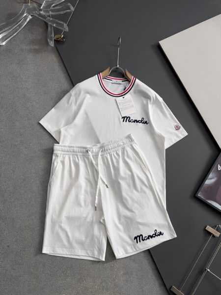 [몽클레어] 삼색 라인 레터링 자수 반팔 & 쇼츠 셋업 (2 COLORS)