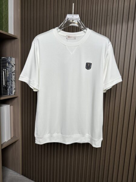 [브루넬로 쿠치넬리] 자수 와펜 반팔 티셔츠 (4 COLORS)