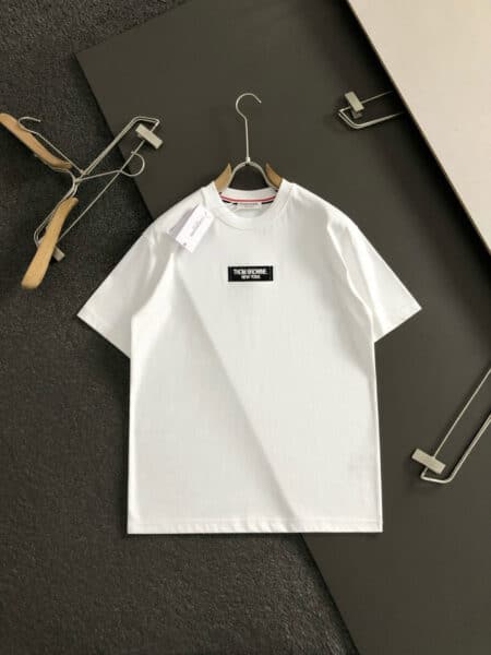 [톰브라운] 헥터 로봇 자수 반팔 티셔츠 (2 COLORS)