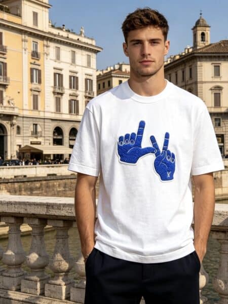 [루이비통] LV 핸드 시그니처 자수 티셔츠