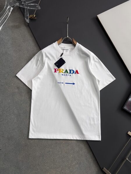 [프라다] 트라이앵글 로고 텍스처 티셔츠 (2 COLORS)