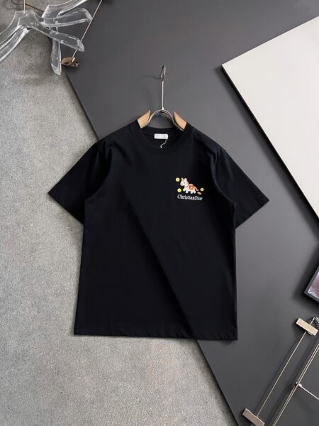 [디올] 포니 자수 티셔츠 (2 COLORS)