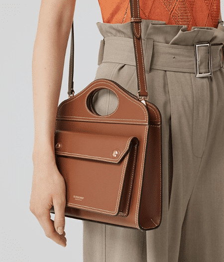 [버버리] 미니 포켓 레더 토트백 8014776