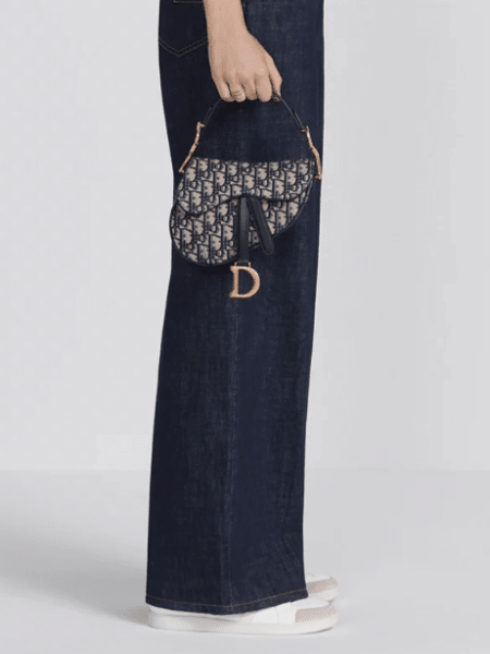 [디올] 새들 미니 스트랩백  M0456CTZQ