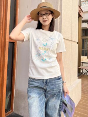 [마르니] 자수 장식 티셔츠 (2 COLORS)