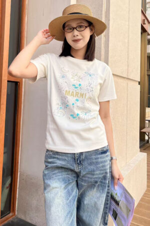 [마르니] 자수 장식 티셔츠 (2 COLORS)