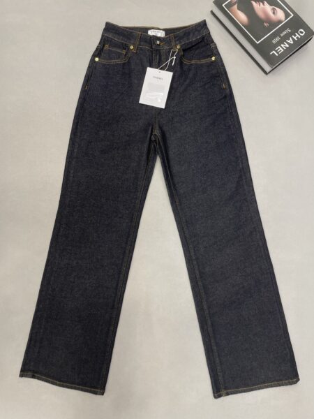 [샤넬] 로고 자수 디테일 데님 진