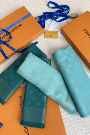 [루이비통] 모노그램 샤인 숄 스카프 (4 COLORS)