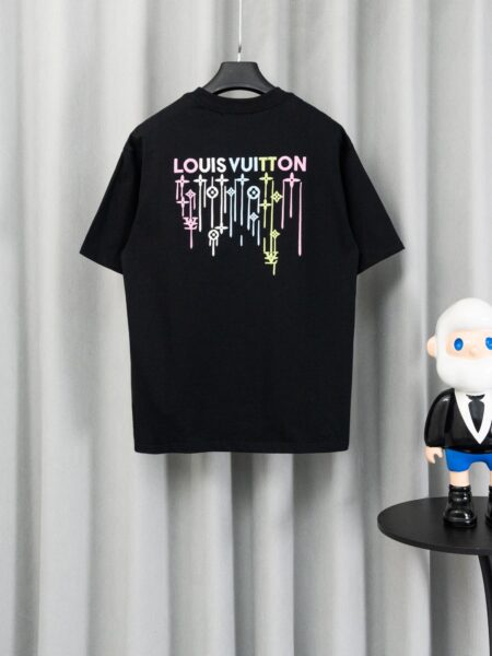 [루이비통] 자수 로고 티셔츠 (2 COLORS)