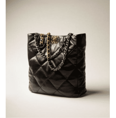 [샤넬] 19 쇼핑백 샤이니 램스킨 & 골드 메탈 블랙 AS3519