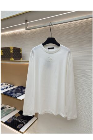 [루이비통] 엠보싱 처리된 LV 긴팔 티셔츠 1AIOIK