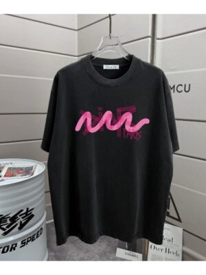 [디올] 핑크 그래피티 로고 티셔츠 (4 COLORS)