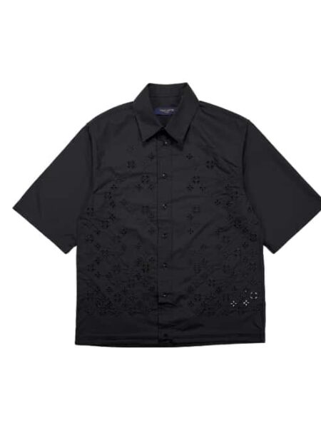 [루이비통] 모노그램 플라워 엠브로이더드 반팔 셔츠 1AGTPK