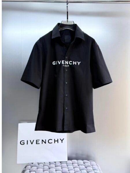 [지방시] 리버스 로고 반팔 셔츠 (2 COLORS)