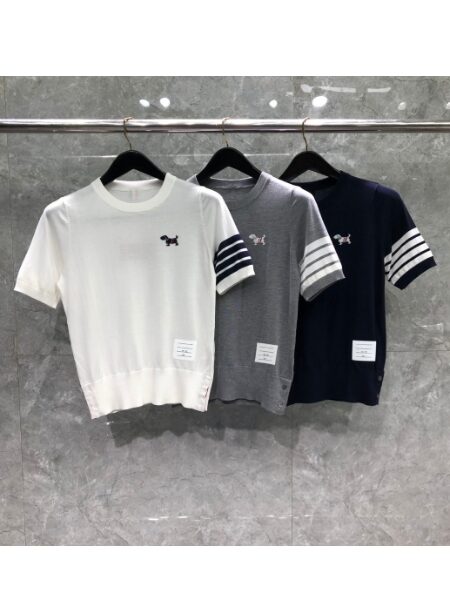 [톰브라운] 헥터 로고 울 반팔 니트 (3 COLORS)