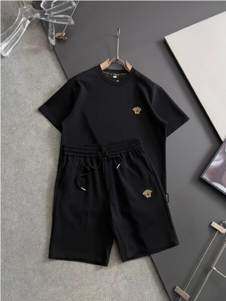 [베르사체] 로고 반팔 티셔츠 반바지 세트 (블랙)