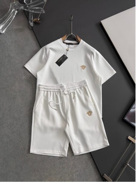 [베르사체] 로고 반팔 티셔츠 반바지 세트