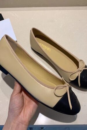 [샤넬] CC로고 클래식 투톤 발레리나 플랫 G02819X01000 C0204