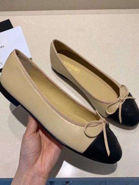 [샤넬] CC로고 클래식 투톤 발레리나 플랫 G02819X01000 C0204