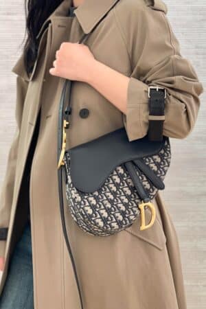 [디올] 새들 미디엄 스트랩 소프트백 M0466CDSS