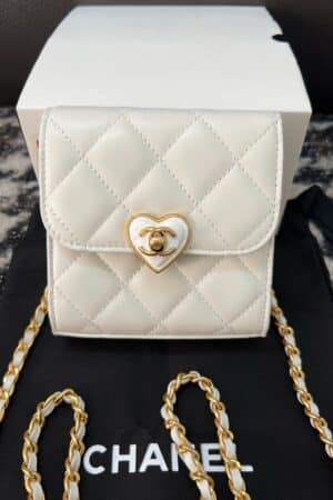 [샤넬] 하트턴락로고 체인 미니백 AP3291